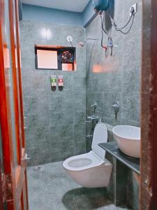 a bathroom with a toilet and a sink at Ronne's 2Bhk vacation rental near Baga Beach in Calangute