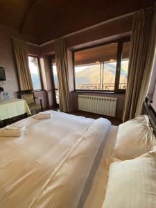 Letto o letti in una camera di Hotel Ananuri