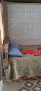 Cama o camas de una habitación en Kitnet mobiliada, quarto, banheiro, cozinha americana
