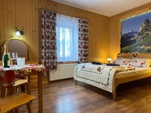 Posteľ alebo postele v izbe v ubytovaní Apartament 2-4 osobowy - Wesoła Chatka - Krupówki 37b - CENTRUM