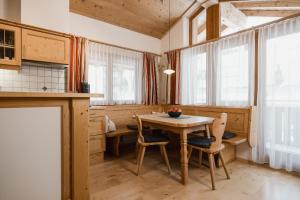 Kuchyňa alebo kuchynka v ubytovaní Apart Tyrol inkl der SUPER SOMMER CARD im SOMMER 2025