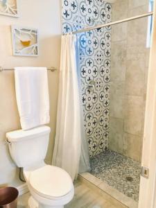 a bathroom with a toilet and a shower at Sunny Guest Suite with large backyard - Pets Welcome in Phoenix