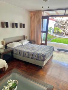 a bedroom with a bed and a large window at Lima Mini Aparts Monterrico - Cerca Embajada EEUU in Lima