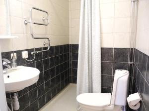Ett badrum på Målilla Hotell & Restaurang