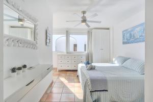 Postel nebo postele na pokoji v ubytování SunsetView apartment El Cotillo 2-4 personas