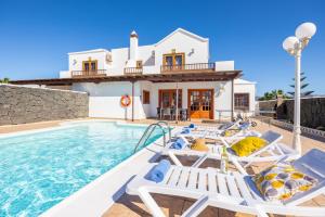 a villa with a swimming pool and a house at Villa Alexsandra in Playa Blanca