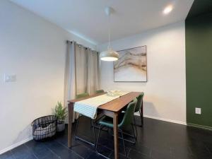 Fotografie z fotogalerie ubytování 2BR Suite in the Heart of Hollywood -BR5 v Los Angeles