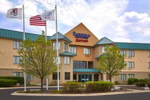 ロンバードにあるFairfield Inn and Suites Chicago Lombardのホテルの正面のレンダリング