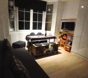 a living room with a couch and a table at Apartamento Maribel a pie de pista in Sierra Nevada