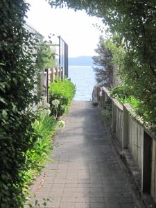 
a path leading to a park next to a river at Cottage Mews Motel in Taupo
