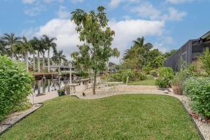 Vonkajšia záhrada v ubytovaní Waterfront North Fort Myers Home with Private Pool!