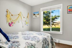 a bedroom with a bed and a window at Bodega Bay Beach Home VIEWS Fire Table Dogs OK in Bodega Bay