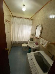 Ένα μπάνιο στο Casa en barrio Patrimonial Puerto Varas