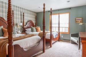 a bedroom with two beds and a window at Maplewood Manor 8BR, Hot Tub, Gym, Fire Pit in Jewett