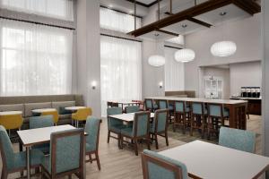 Hampton Inn & Suites Orangeburg, SC的休息区