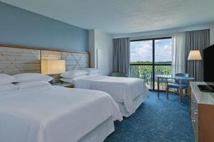 Cama ou camas em um quarto em Walt Disney World Dolphin