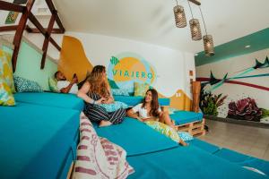 Uma área de estar em Viajero San Andres Hostel