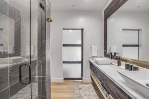 Ένα μπάνιο στο Luxury Cabin Getaway! +21 φωτογραφίες