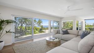 Predel za sedenje v nastanitvi Sweeping Ocean Views From Killcare To Palm Beach