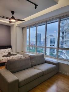 Ruang duduk di Park View KLCC ,by DeLive Home