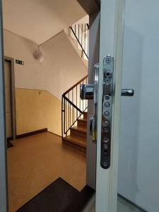 una puerta abierta a un pasillo con una escalera en Prievidza Home, en Prievidza