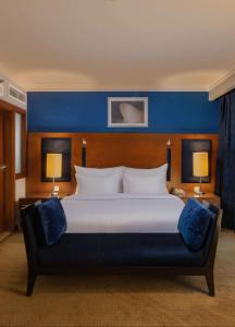 Voodi või voodid majutusasutuse Radisson Blu Hotel, Cairo Heliopolis toas