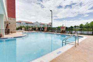a large swimming pool at a hospital at Drury Inn & Suites Fort Myers Airport FGCU in Fort Myers