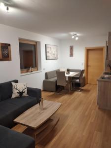 Posezení v ubytování Ferienwohnung Oberkreut