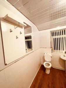 a bathroom with a toilet and a sink at 5 STAR BIG SPACIOUS 2 BEDROOM HOUSE, SLEEPS 8, FREE STREET PARKING, EASY ACCESS LOCK BOX ENTRY, 2 minute drive from city centre in Liverpool