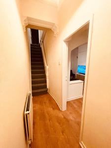 a hallway with a staircase in a room at BIG SPACIOUS 2 BEDROOM HOUSE, SLEEPS 8, FREE STREET PARKING, EASY ACCESS LOCK BoX ENTRY, NO PARTIES! in Liverpool