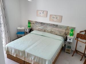 a bedroom with a bed and two lamps and a chair at Apartamento Makai in Puerto de Mogán