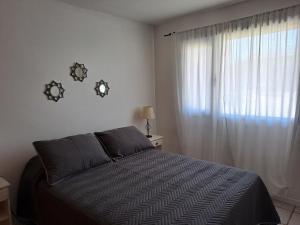 a bedroom with a bed and a window at Ventanas de la Patagonia 3 in Esquel