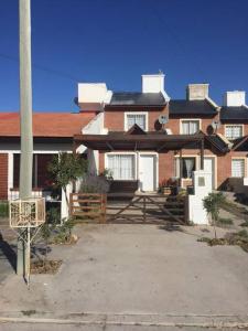 a house with a basketball hoop in front of it at Duplex Marea Baja in Playa Unión