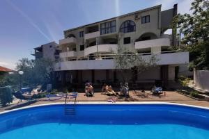 Bazén v ubytování Apartment Kali 14116e nebo v jeho okolí