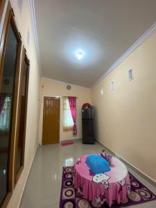Postel nebo postele na pokoji v ubytování Homestay Telage Bulan