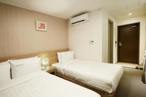 Кровать или кровати в номере Top Hotel & Residence