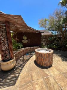 a building with a fountain in the middle of a patio at Vigne Palm Inn apartment in Gqeberha