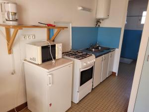 Fotografia z galérie ubytovania Charmante maison en forêt près de la plage, terrasse, parking, animaux acceptés - 4 pers - FR-1-540-228 v destinácii Notre-Dame-de-Monts