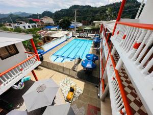 Bazén v ubytování Hotel Caribe La Vega nebo v jeho okolí