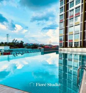 Swimming pool sa o malapit sa 2-5 Pax Studio @ Mahkota Valley Suite, Kuantan