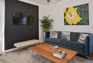 Χώρος καθιστικού στο Luxury home walking distance to Blouberg beach