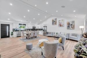 a living room with a table and chairs and a kitchen at Stellar NoHo Art home with new design in Los Angeles