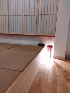 an empty room with a table and a chair at 海之恋 in Arazato