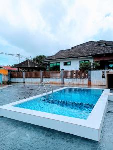 Swimmingpoolen hos eller tæt på Rumah Singgah Homestay
