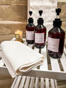 three bottles of wine sitting on top of a bench at Essentia Rooms & Relax in Vasto
