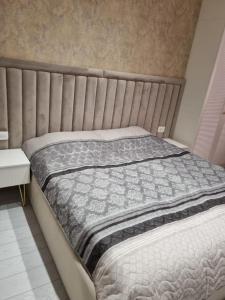 Cama ou camas em um quarto em Tofiq Apartment