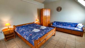 A bed or beds in a room at Afrodité Apartmanok