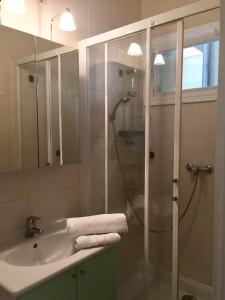 a bathroom with a shower and a sink and a shower at MRTN APARTMENTS Studio & Suites - Aix-les-Bains, hypercentre in Aix-les-Bains