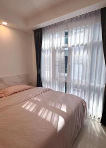 Cama ou camas em um quarto em 两室一厅两卫清迈市中心舒适大平层