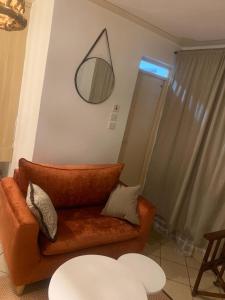 Khu vực ghế ngồi tại COSY STUDIO APARTMENT CENTRALLY-LOCATED LOCATED IN SOUTH B WITH LIFTS AND FREE PARKING